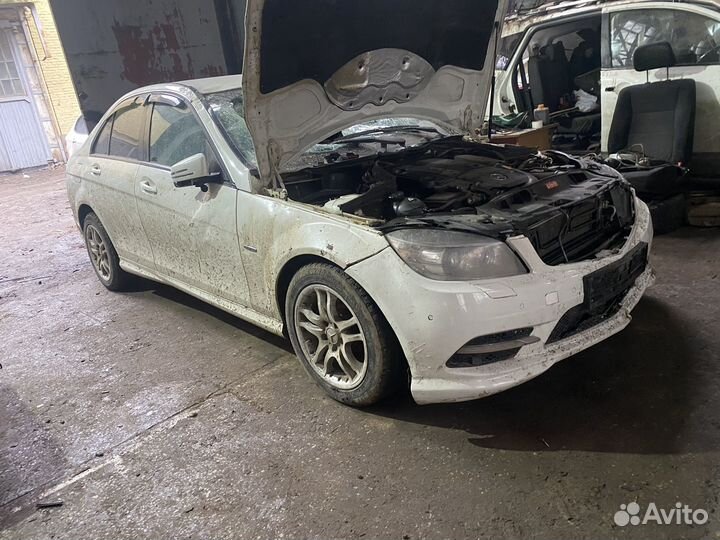 В полном разборе Mercedes c180 CGI 2010г