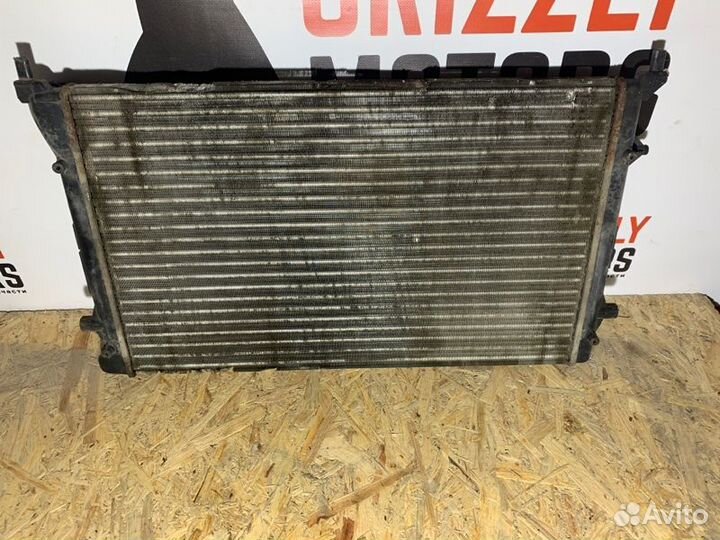 Радиатор охлаждения двигателя Volkswagen Golf A6