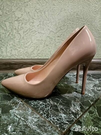 Туфли лакированные бежевые 39р