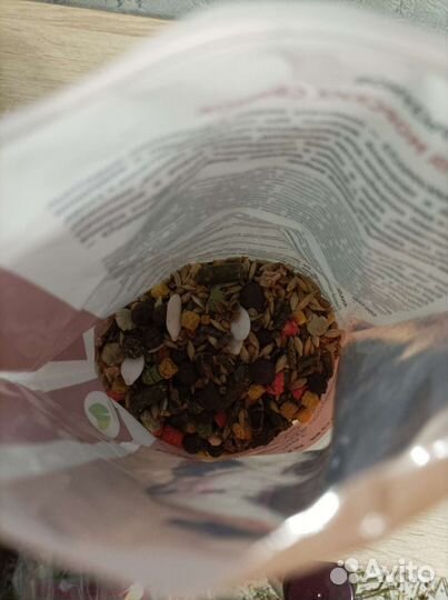 Корм,сено, опилки, поилки и миска для грызунов