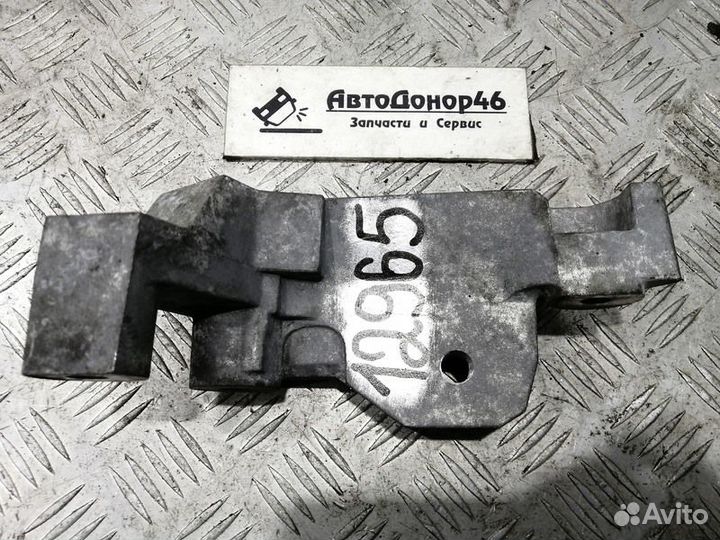 Кронштейн опоры двигателя HR16DE Nissan Note E11