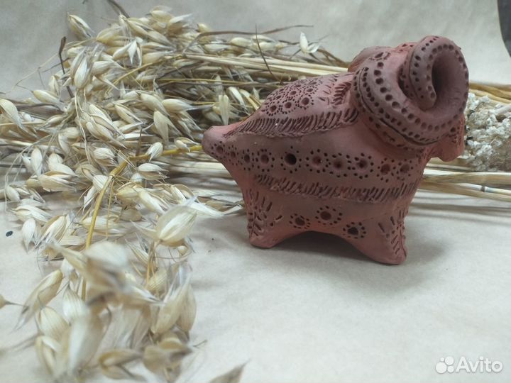 Глиняная игрушка - свистулька барашек