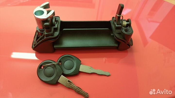 Ручка сдвижной двери VW T4 с замком и ключ (новая)