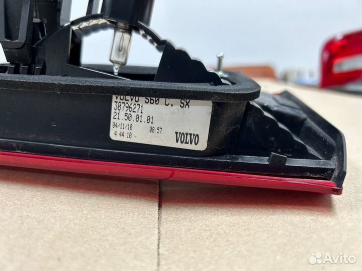 Фонарь в крышку багажника левый Volvo S 60 седан