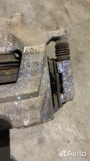 Суппорт тормозной передний правый Chevrolet Cruze