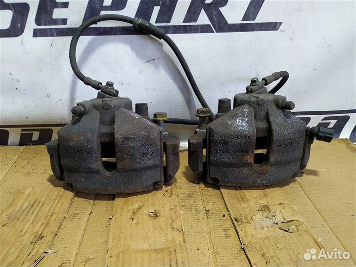 Суппорт передний Audi A3 8P 1.8 CDA 2009