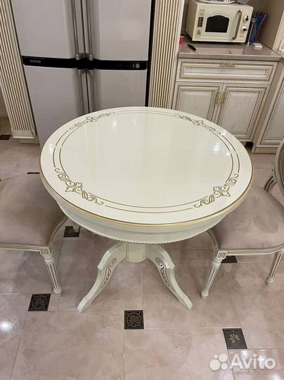 Комплект стол и стулья. В наличии