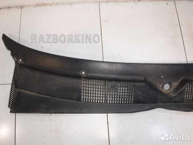 Водосток лобового стекла (жабо)