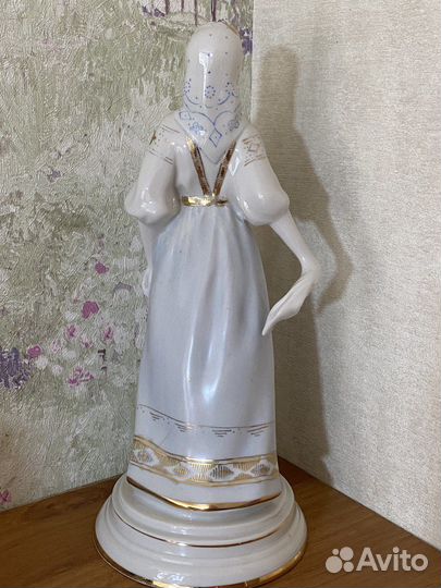 Статуэтки Берёзка. Юная плясунья. Птичница