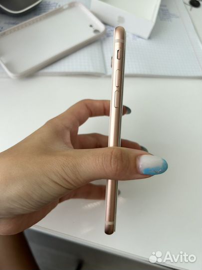 Телефон iPhone 8 64 gb