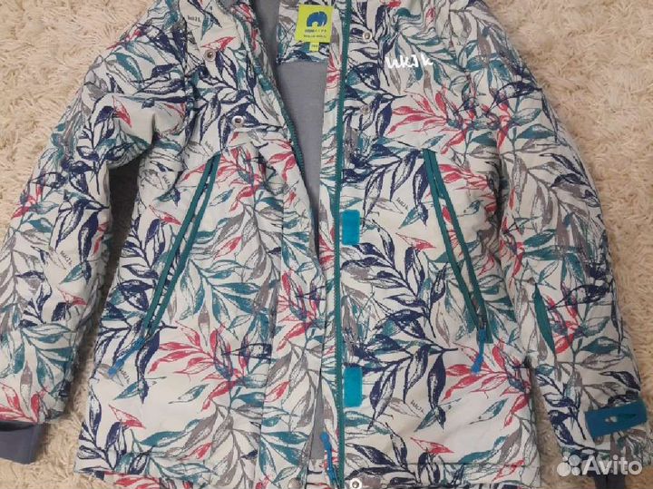 Горнолыжка на девочку