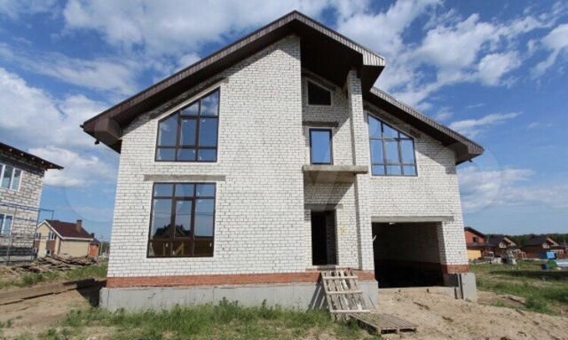 Коттедж 255 м² на участке 10 сот.