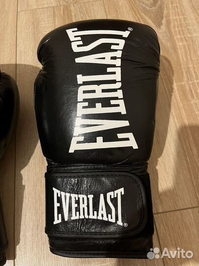 Боксерские перчатки