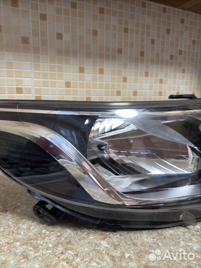 Фара правая Kia Rio 3