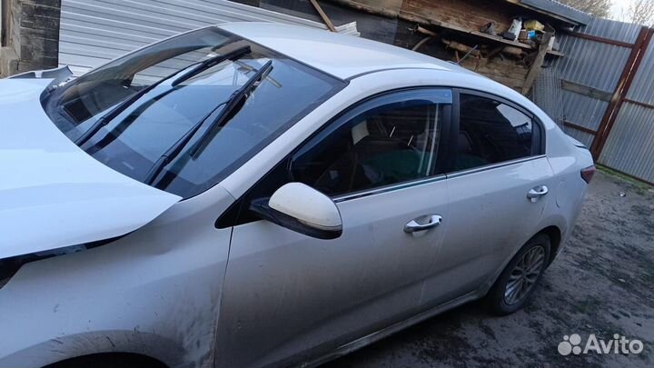Kia Rio 1.6 AT, 2018, битый, 250 000 км