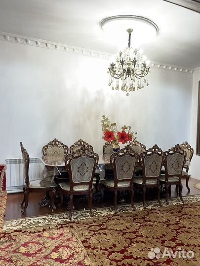 Стол со стульями