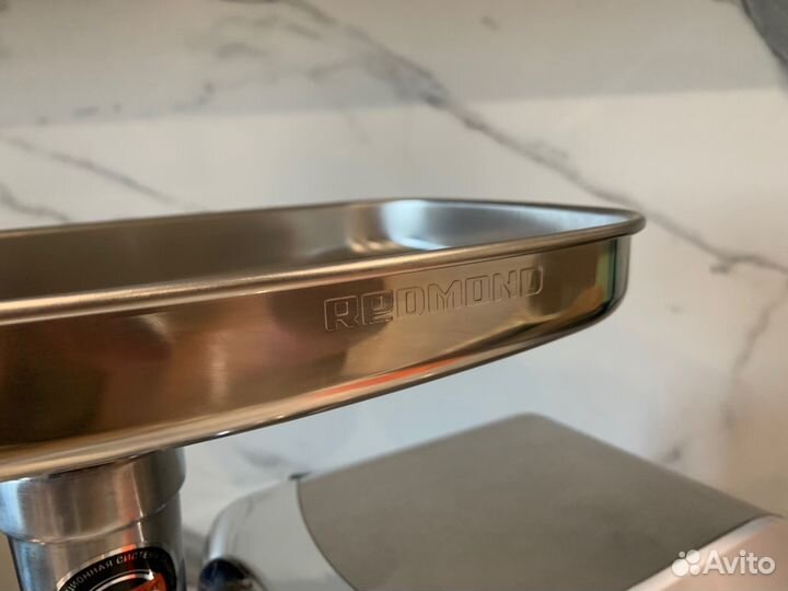 Мясорубка Redmond RMG-1205-8