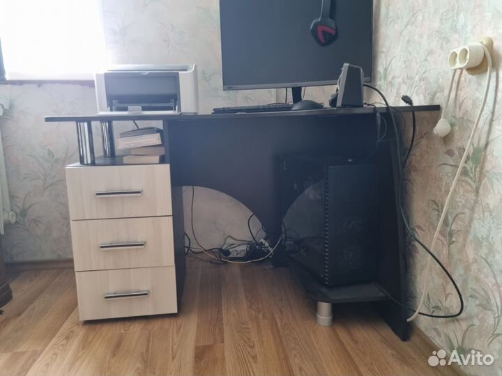 Компьютерный стол