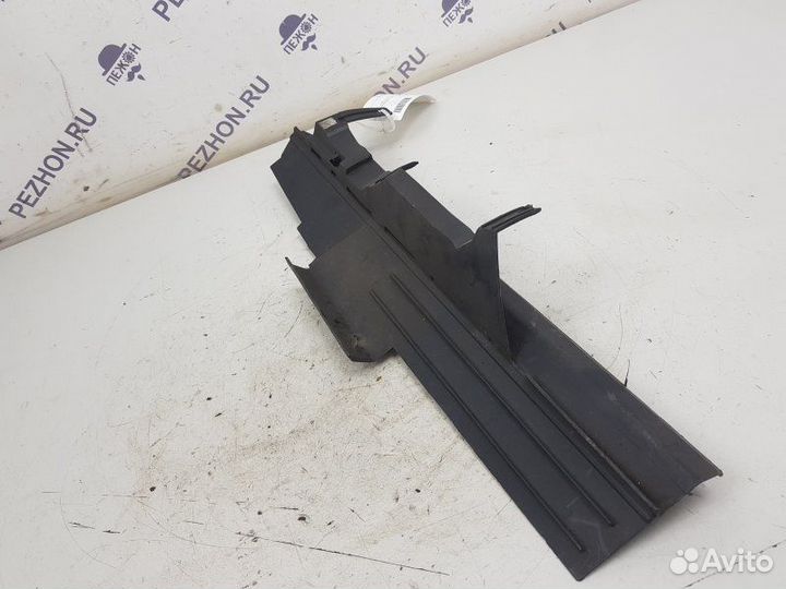 Дефлектор радиатора левый Renault Scenic