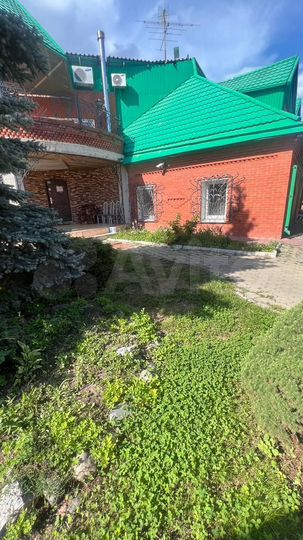 Коттедж 305 м² на участке 10 сот.