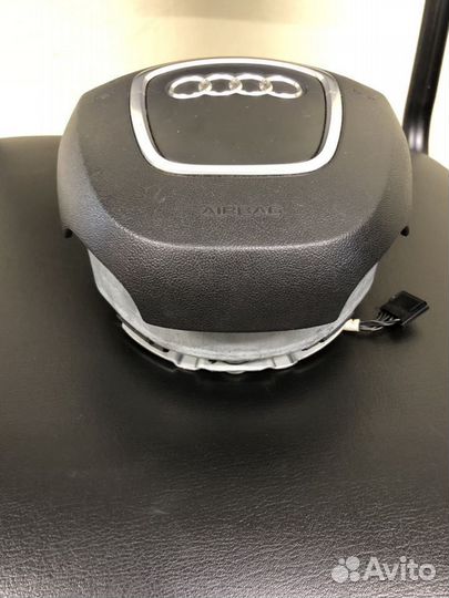 Airbag в руль Audi 4E0880201BM