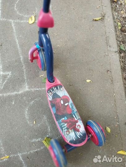 Самокат трехколесный