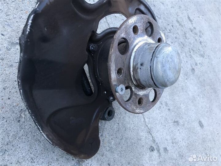 Ступица передняя левая Mercedes-Benz C-Class W203