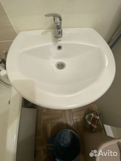 Раковина с подставкой и смесителем бу