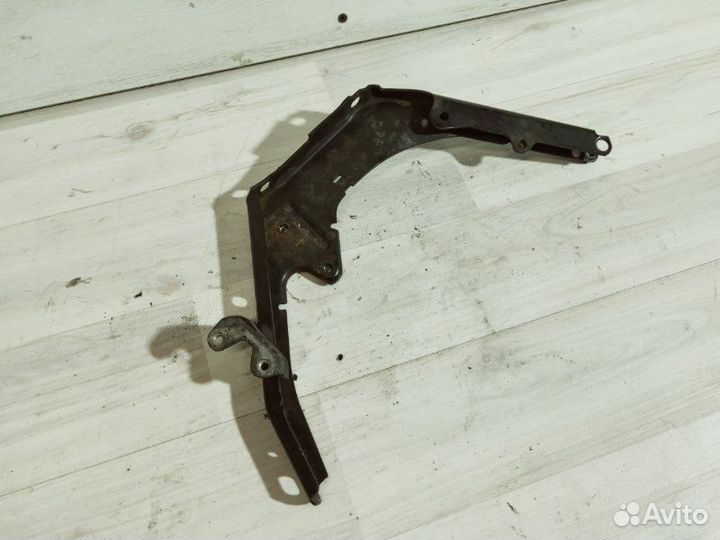 Кронштейн впускного коллектора Mercedes-Benz