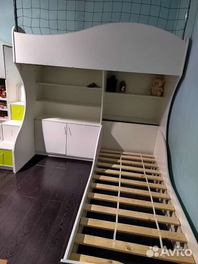 Двухъярусная кровать