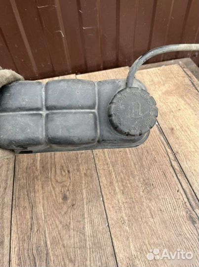 Расширительный бачок Mercedes-Benz W210 3.2