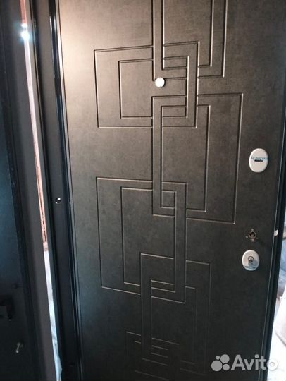 Дверь входная металлическая новая