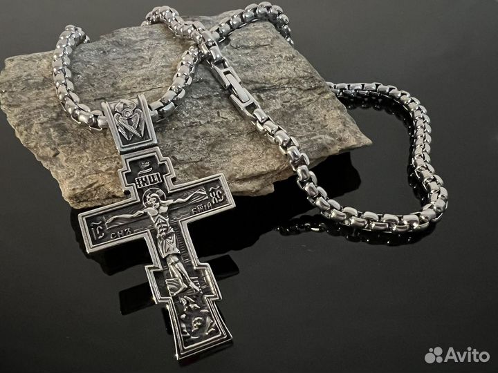 Крест и цепь