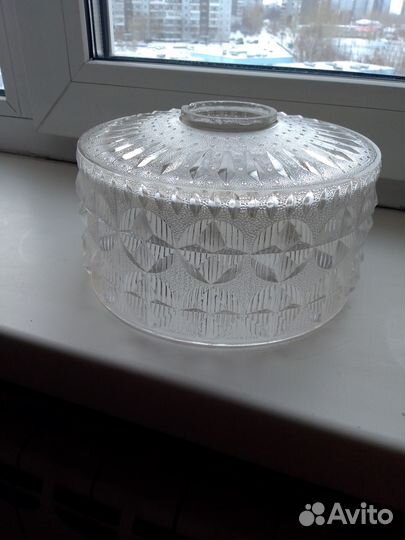 Небольшой стеклянный абажур