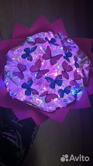 Светящийся букет из бабочек