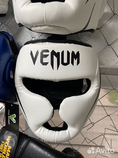 Боксерский шлем Venum белый