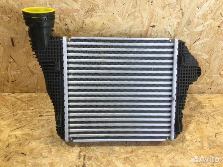 Интеркулер Macan 95b145804B