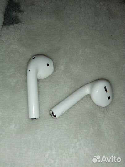 Apple AirPods (2nd Generation)