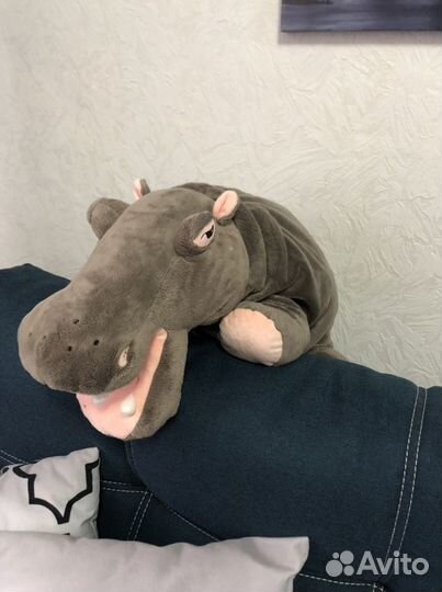 Большая мягкая игрушка бегемот