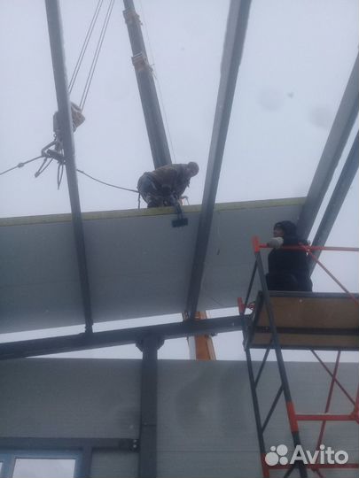 Бригада строителей