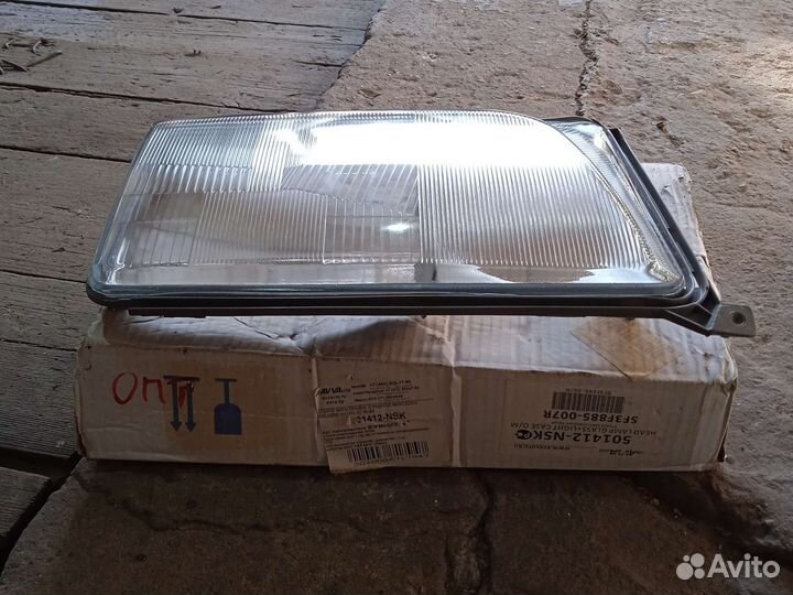 Стекло фары mercedes 124