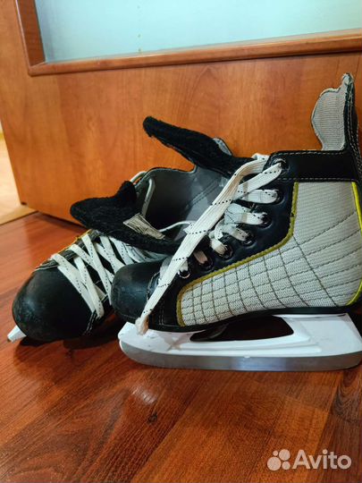 Коньки хоккейные