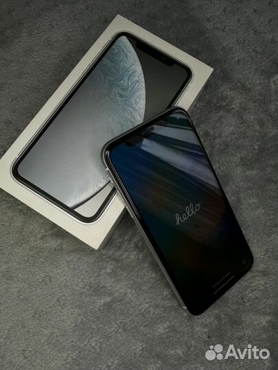Телефон iPhone XR