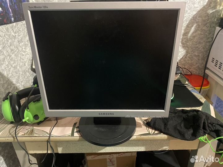 Мониторы Acer и Samsung