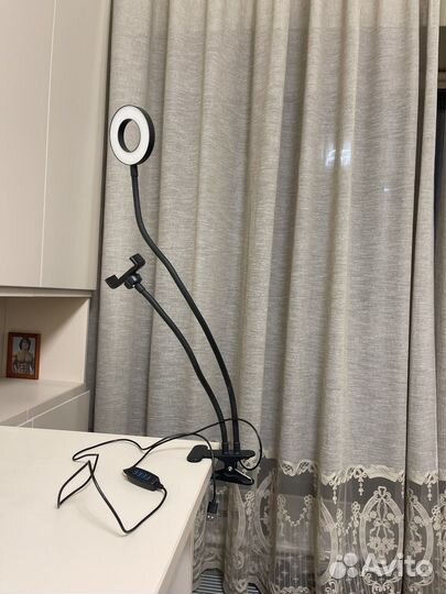 Держатель для телефона с лампой