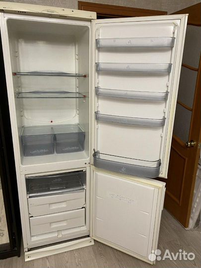 Холодильник Snaige.Двухкамерный