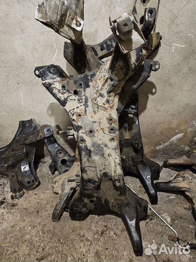 Подрамник Lancer 9 (с дефектом )