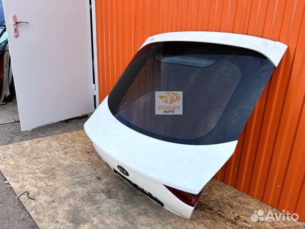 Дверь / крышка багажника Kia Stinger (2017-2022)