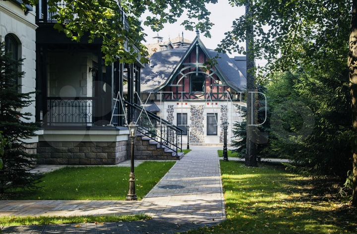 Дом 980 м² на участке 27 сот.