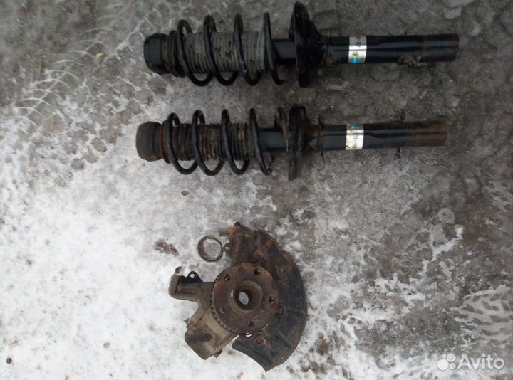 Поворотный кулак,Фольксваген гольф 4 шкода